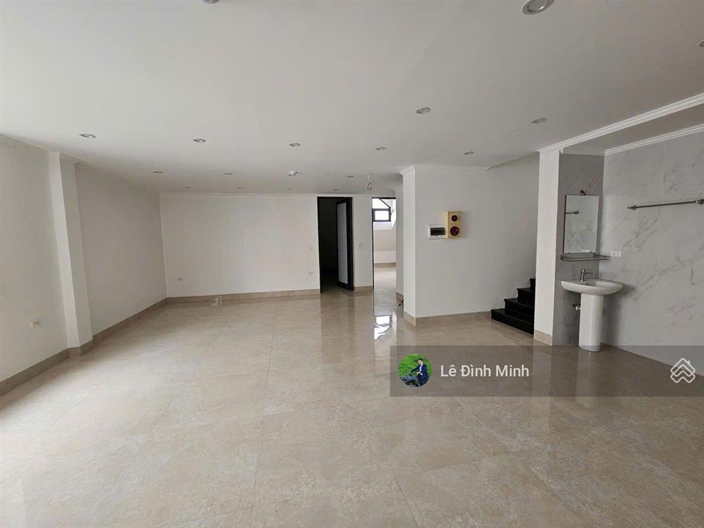 Nhà mặt phố tân triều. diện tích 260m2, mặt tiền 15m, đủ hệ thống pccc. làm văn phòng hoặc ở
