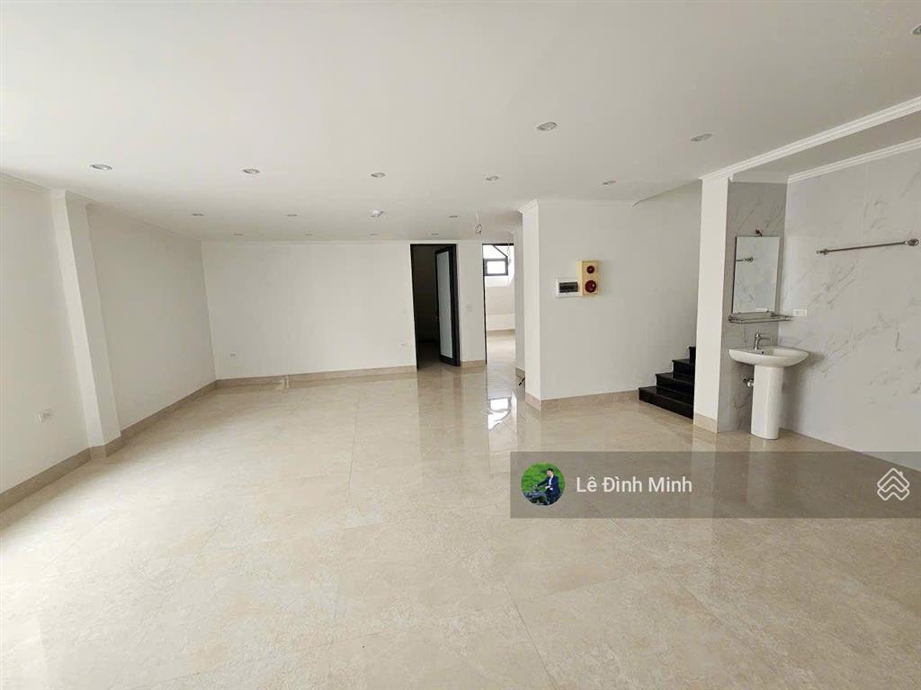 Nhà mặt phố tân triều. diện tích 260m2, mặt tiền 15m, đủ hệ thống pccc. làm văn phòng hoặc ở