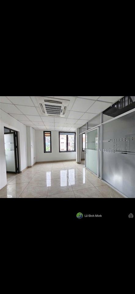Tòa nhà 1 mặt phố, 1 mặt phân lô. diện tích 145m2, mặt tiền 10m, 05 tầng, thông sàn, thang máy.