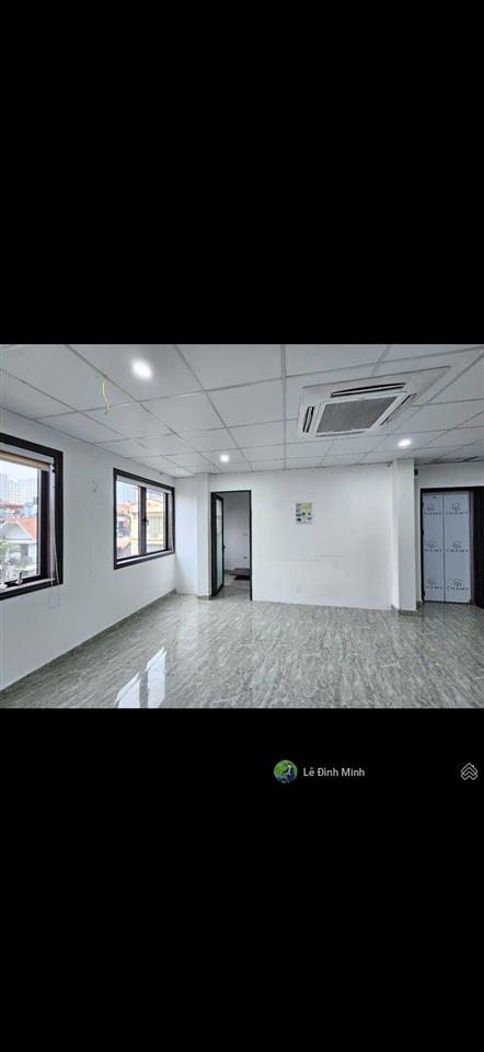 Tòa nhà 1 mặt phố, 1 mặt phân lô. diện tích 145m2, mặt tiền 10m, 05 tầng, thông sàn, thang máy.