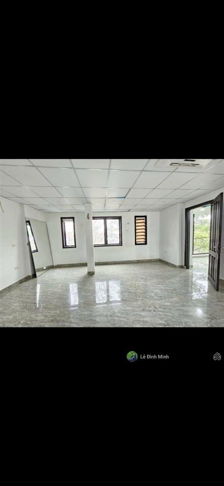Tòa nhà 1 mặt phố, 1 mặt phân lô. diện tích 145m2, mặt tiền 10m, 05 tầng, thông sàn, thang máy.