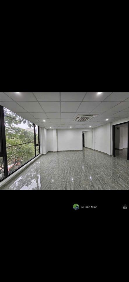 Tòa nhà 1 mặt phố, 1 mặt phân lô. diện tích 145m2, mặt tiền 10m, 05 tầng, thông sàn, thang máy.
