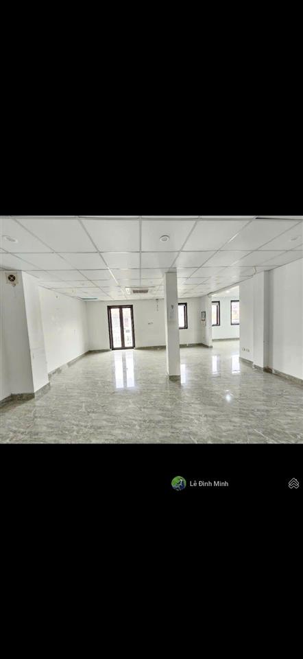 Tòa nhà 1 mặt phố, 1 mặt phân lô. diện tích 145m2, mặt tiền 10m, 05 tầng, thông sàn, thang máy.