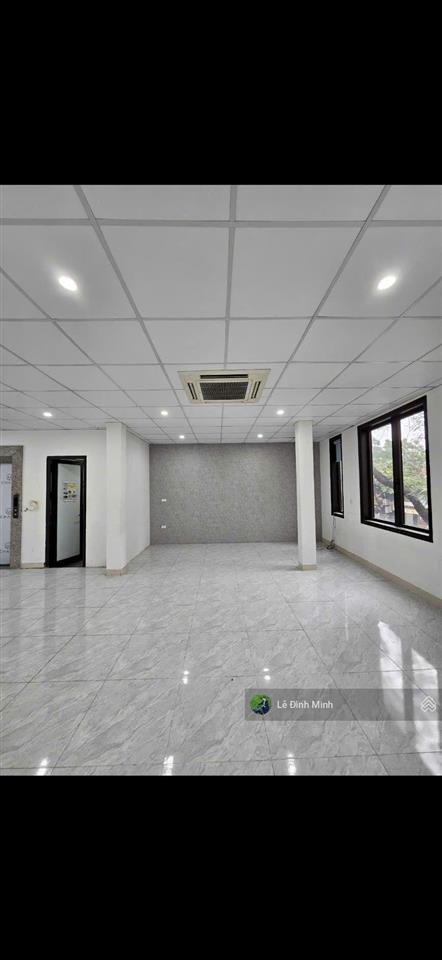 Tòa nhà 1 mặt phố, 1 mặt phân lô. diện tích 145m2, mặt tiền 10m, 05 tầng, thông sàn, thang máy.