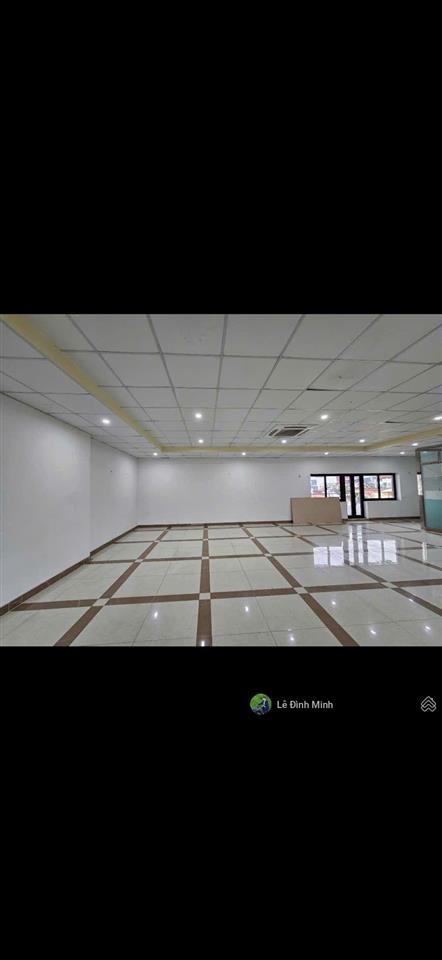 Tòa nhà 1 mặt phố, 1 mặt phân lô. diện tích 145m2, mặt tiền 10m, 05 tầng, thông sàn, thang máy.
