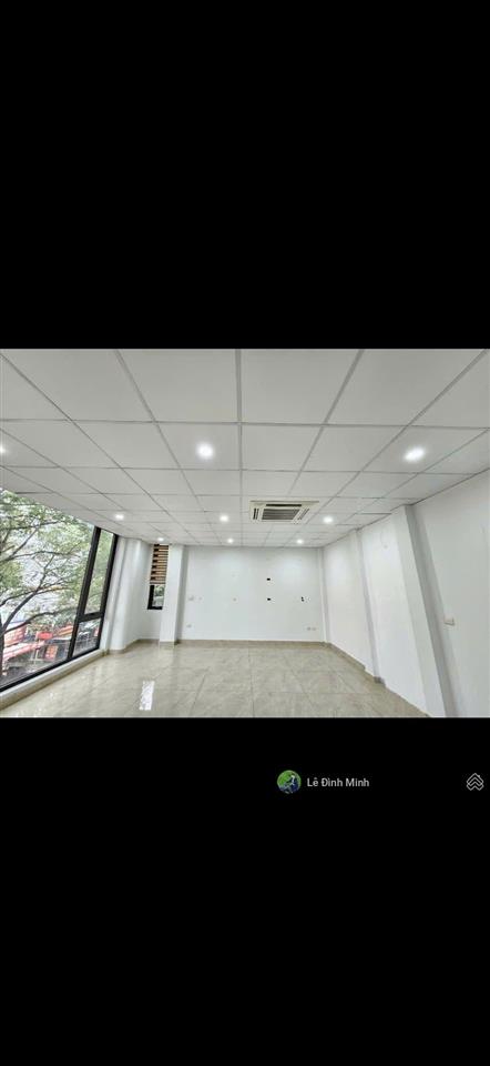Tòa nhà 1 mặt phố, 1 mặt phân lô. diện tích 145m2, mặt tiền 10m, 05 tầng, thông sàn, thang máy.