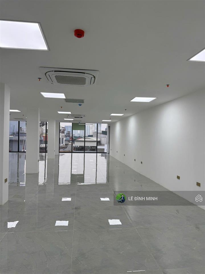 Tòa nhà vip đạt tiêu chuẩn cao cấp mới hoàn thiện. diện tích 220m2/sàn, 06 tầng, mt 10m, pccc đủ