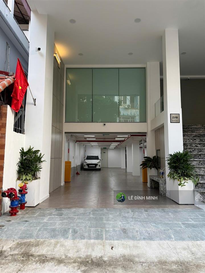 Tòa nhà vip đạt tiêu chuẩn cao cấp mới hoàn thiện. diện tích 220m2/sàn, 06 tầng, mt 10m, pccc đủ