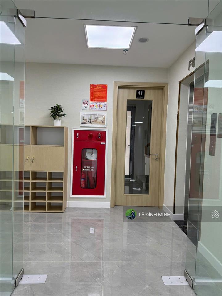 Tòa nhà vip đạt tiêu chuẩn cao cấp mới hoàn thiện. diện tích 220m2/sàn, 06 tầng, mt 10m, pccc đủ
