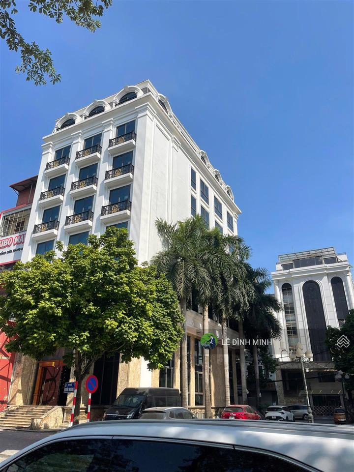 Nhà mặt phố giải phóng diện tích 1000m2, 03 tầng, thang máy. phù hợp văn phòng, showroom...