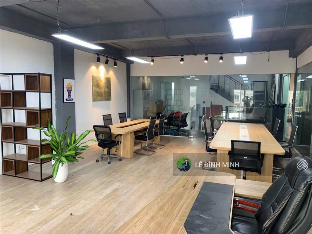 Nhà mặt phố giải phóng diện tích 1000m2, 03 tầng, thang máy. phù hợp văn phòng, showroom...