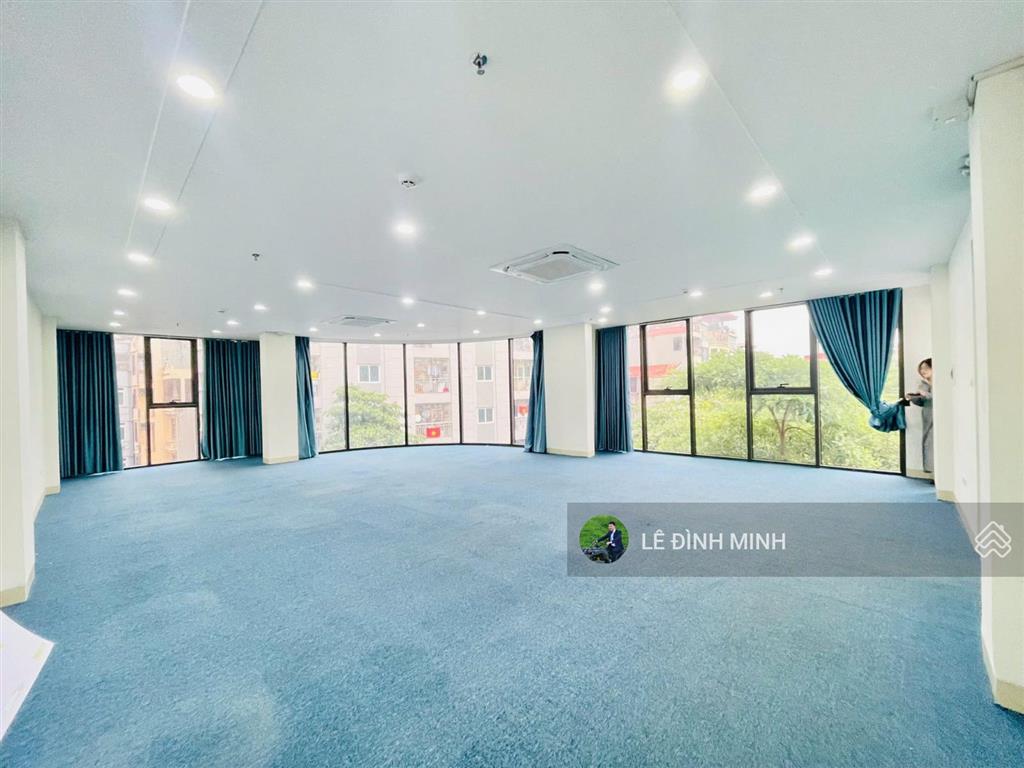 Nhà mặt phố giải phóng diện tích 1000m2, 03 tầng, thang máy. phù hợp văn phòng, showroom...