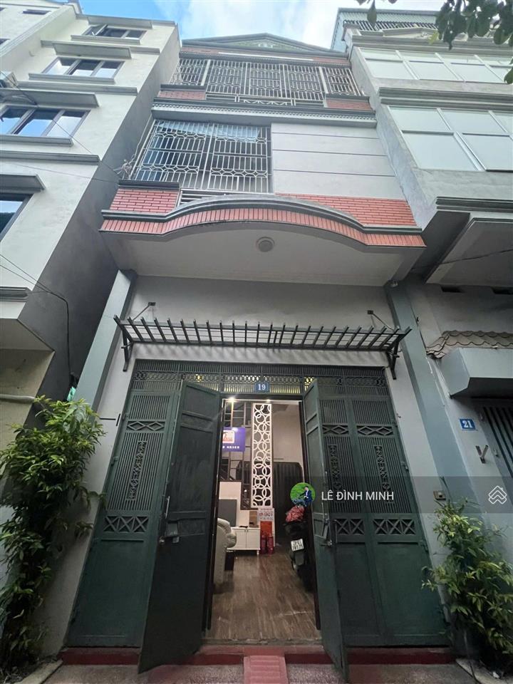 Tôi có căn nhà cho thuê làm văn phòng hoặc ở. diện tích 63m2, mặt tiền 4.5m, nhà 03 tầng. nội thất