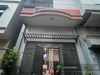 Tôi có căn nhà cho thuê làm văn phòng hoặc ở. diện tích 63m2, mặt tiền 4.5m, nhà 03 tầng. nội thất