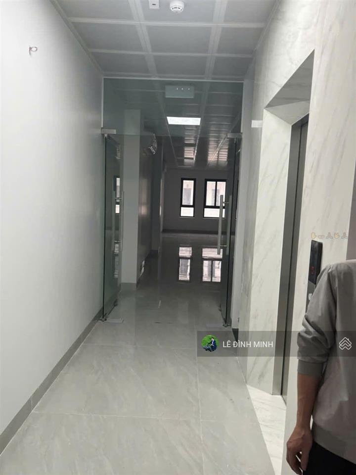 Nhà 05 tầng mới hoàn thiện đẹp. diện tích 100m2, mặt tiền 05m, thang máy, điều hòa âm trần đầy đủ
