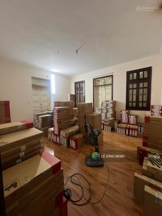 Bán nhà liền kề lĩnh nam cực đẹp. thiết kế 05 tầng, gia đình đang ở, diện tích 75m2, mặt tiền 05m.