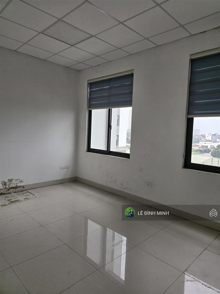 Căn mặt phố vip! diện tích 100m2, 06 tầng. thang máy, full điều hòa, quạt trần. sát 4 tòa chung cư
