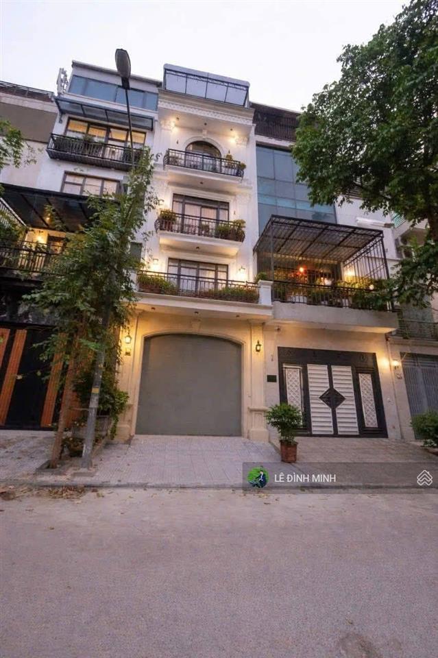 Nhà phân lô 3 ô tô tránh cực vip. diện tích 70m2, mặt tiền 05m, 06 tầng, thang máy, điều hòa