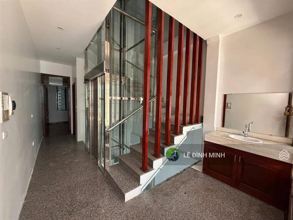 Nhà phân lô 3 ô tô tránh cực vip. diện tích 70m2, mặt tiền 05m, 06 tầng, thang máy, điều hòa
