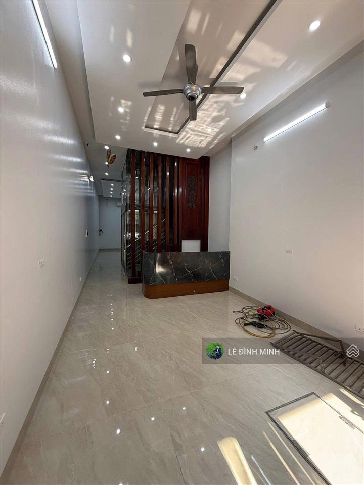 Nhà phân lô 3 ô tô tránh cực vip. diện tích 70m2, mặt tiền 05m, 06 tầng, thang máy, điều hòa