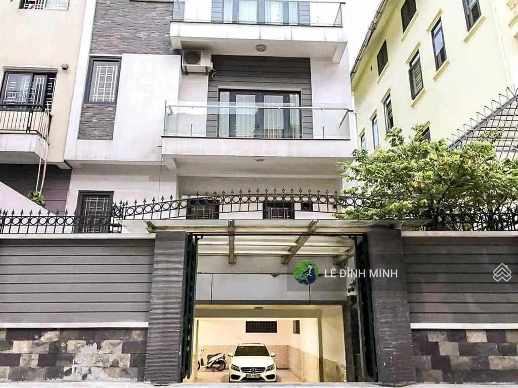 Biệt thự triệu đô view hồ vĩnh hoàng. diện tích 206m2, hầm + 04 tầng, đủ nội thất không thiếu gì
