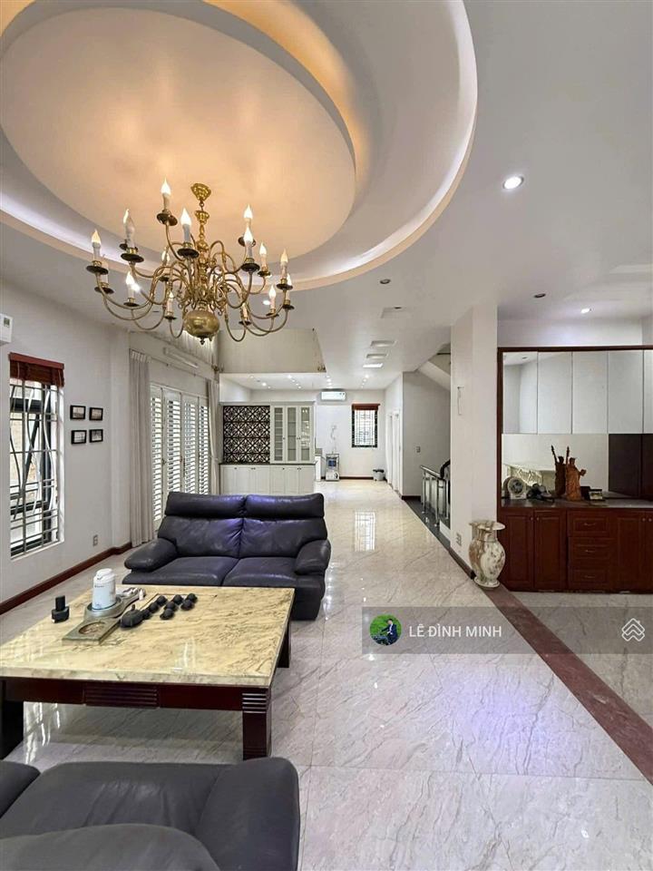 Biệt thự triệu đô view hồ vĩnh hoàng. diện tích 206m2, hầm + 04 tầng, đủ nội thất không thiếu gì