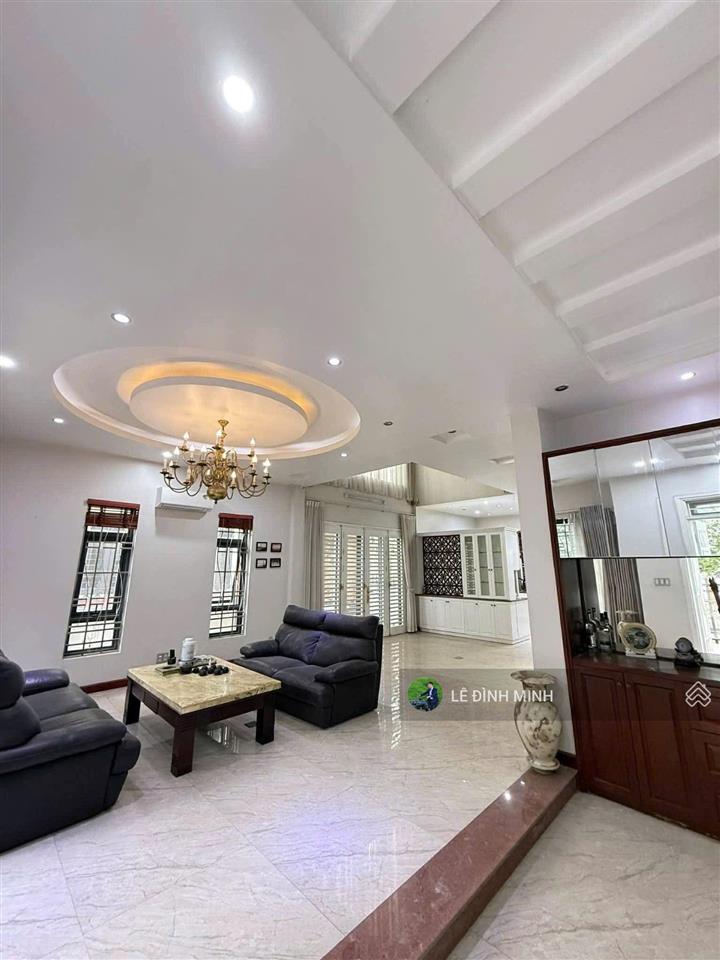 Biệt thự triệu đô view hồ vĩnh hoàng. diện tích 206m2, hầm + 04 tầng, đủ nội thất không thiếu gì