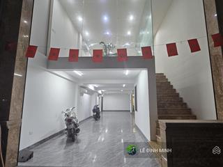 Cho thuê nhà mặt phố làm vp, ngân hàng, spa... diện tích 300m2, mặt tiền 5.5m, thông sàn 2 tầng.