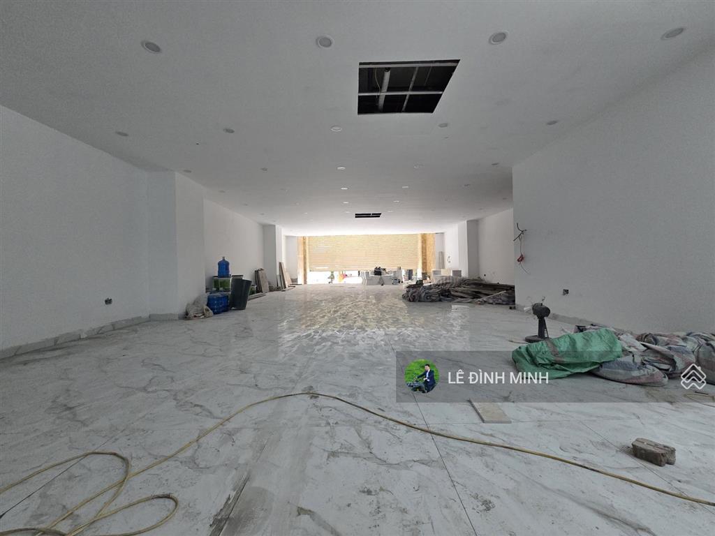 Cho thuê tòa nhà làm phòng khám, showroom, ngân hàng. diện tích 220m2, mặt tiền 8,5m, 06 tầng