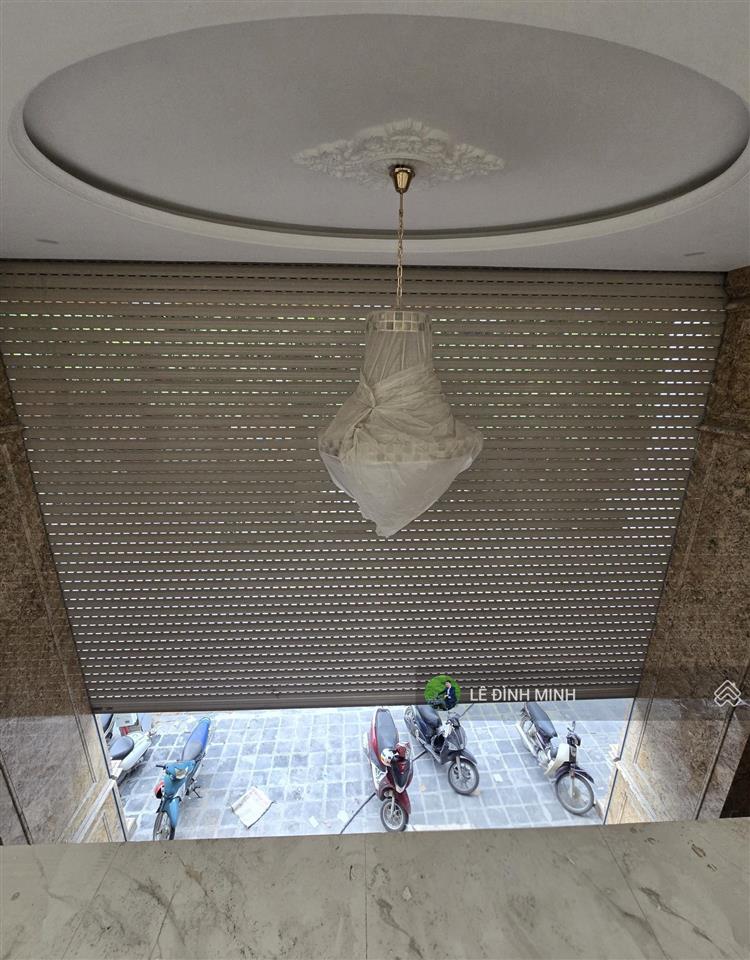 Cho thuê tòa nhà làm phòng khám, showroom, ngân hàng. diện tích 220m2, mặt tiền 8,5m, 06 tầng