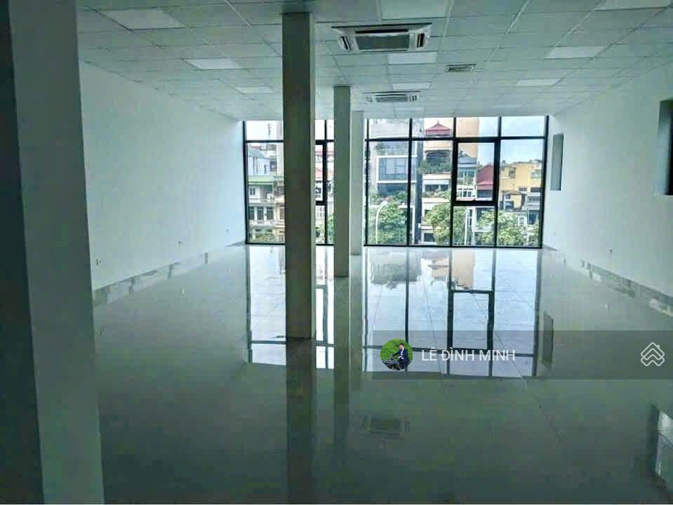 Cho thuê tòa nhà làm phòng khám, showroom, ngân hàng... diện tích 150m2, mặt tiền 8m, 05 tầng