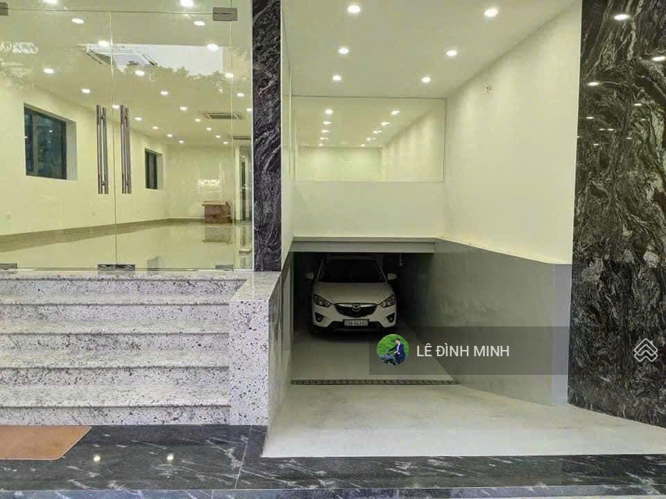 Cho thuê tòa nhà làm phòng khám, showroom, ngân hàng... diện tích 150m2, mặt tiền 8m, 05 tầng.