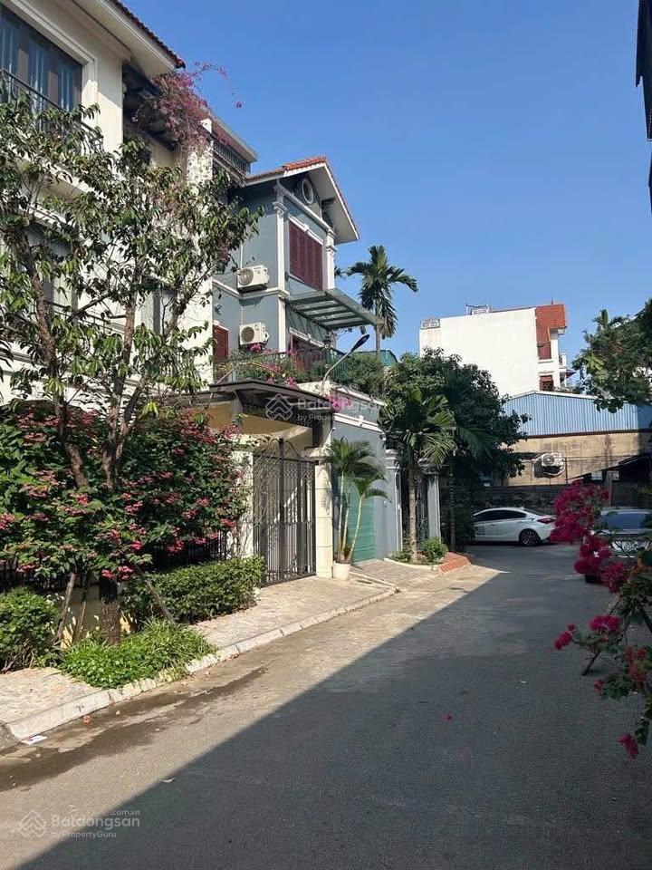 Chính chủ cần bán nhanh căn biệt thự lô góc siêu đẹp. diện tích 140m2, t/ kế 04 tầng, mặt tiền 30m