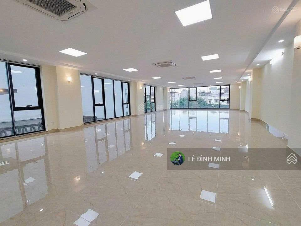 Cần tiền bán gấp căn nhà 07 tầng, thang máy, nhà sang xịn, đủ nội thất. diện tích 90m2