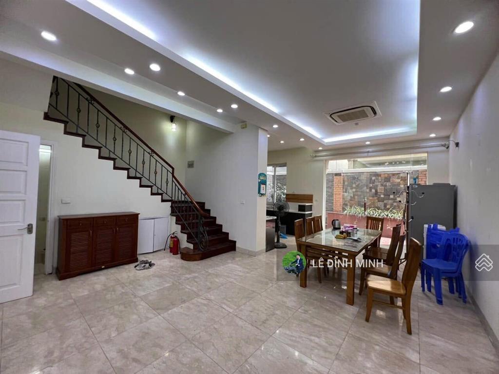 Cần tiền bán gấp căn nhà 07 tầng, thang máy, nhà sang xịn, đủ nội thất. diện tích 90m2