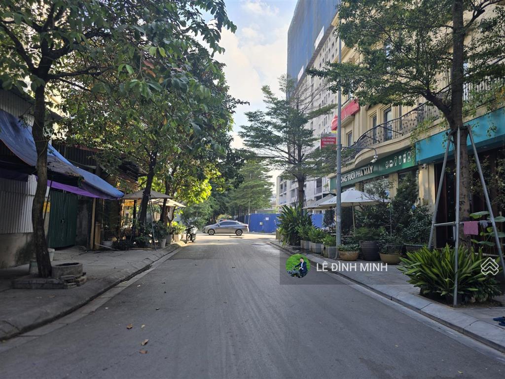 Cho thuê toà nhà 08 tầng và 01 hầm. diện tích 115m2, hai mặt tiền rộng. thang máy, pccc, điều hoà.
