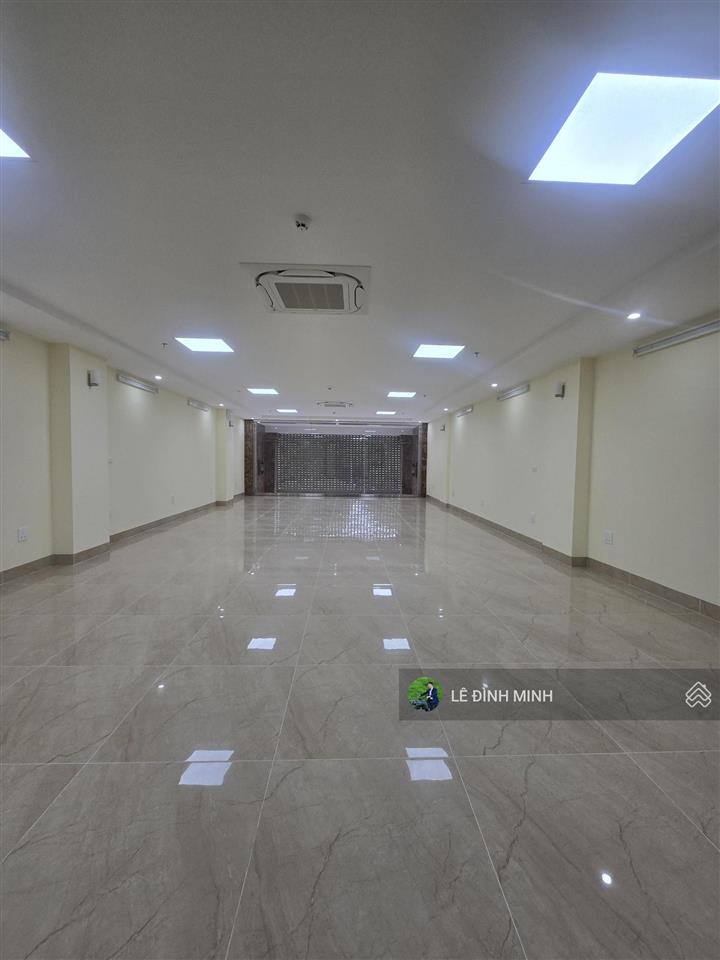 Căn nhà 08 tầng mới tinh. diện tích 165m2, 08 tầng, mặt tiền 6.8m, đủ pccc, thang máy, điều hoà xịn