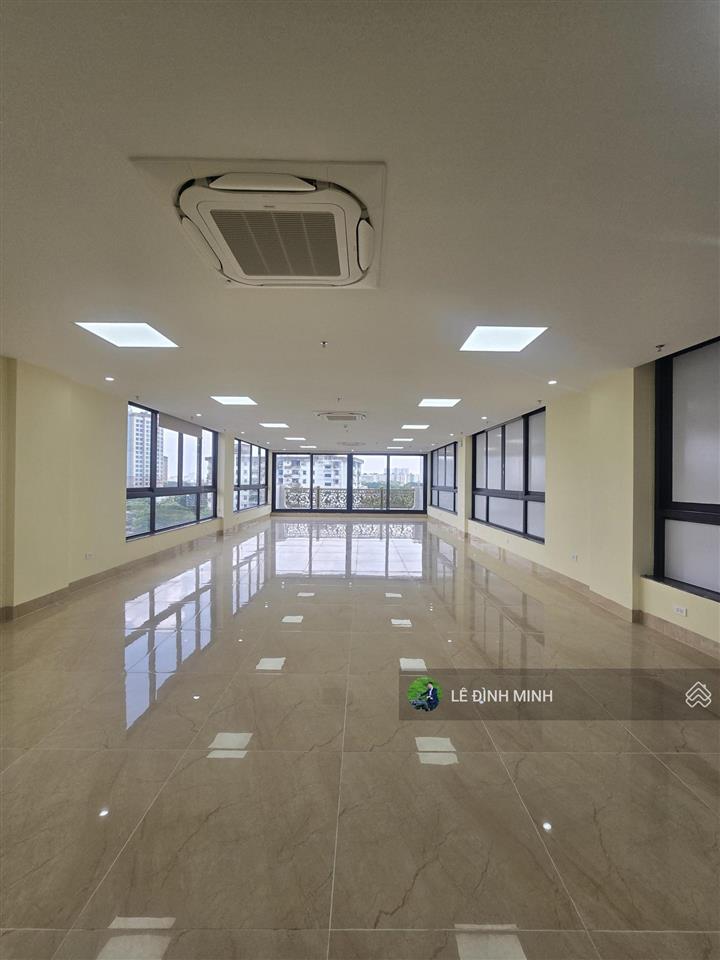 Căn nhà 08 tầng mới tinh. diện tích 165m2, 08 tầng, mặt tiền 6.8m, đủ pccc, thang máy, điều hoà xịn