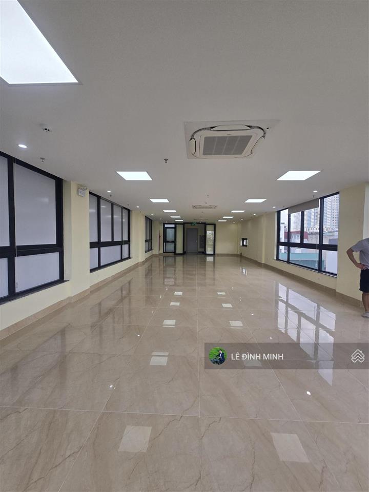 Căn nhà 08 tầng mới tinh. diện tích 165m2, 08 tầng, mặt tiền 6.8m, đủ pccc, thang máy, điều hoà xịn