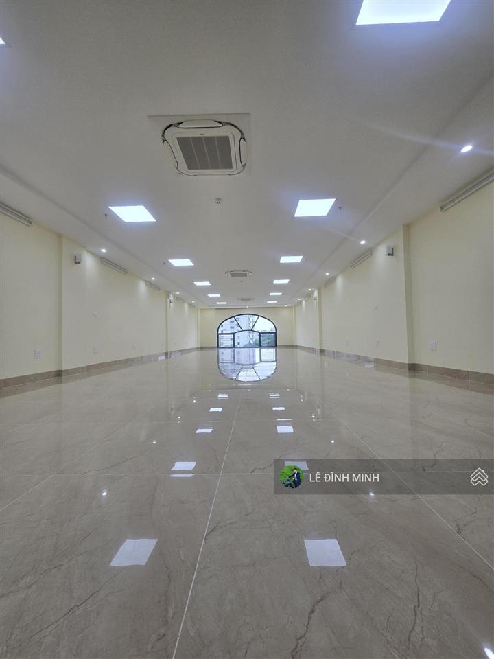 Căn nhà 08 tầng mới tinh. diện tích 165m2, 08 tầng, mặt tiền 6.8m, đủ pccc, thang máy, điều hoà xịn