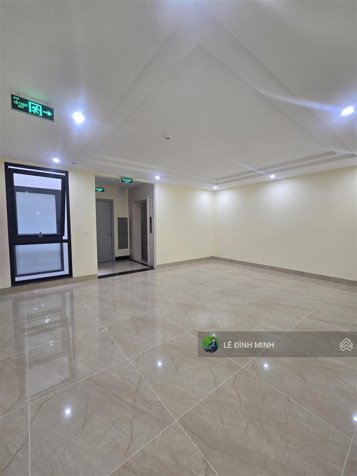 Căn nhà 08 tầng mới tinh. diện tích 165m2, 08 tầng, mặt tiền 6.8m, đủ pccc, thang máy, điều hoà xịn