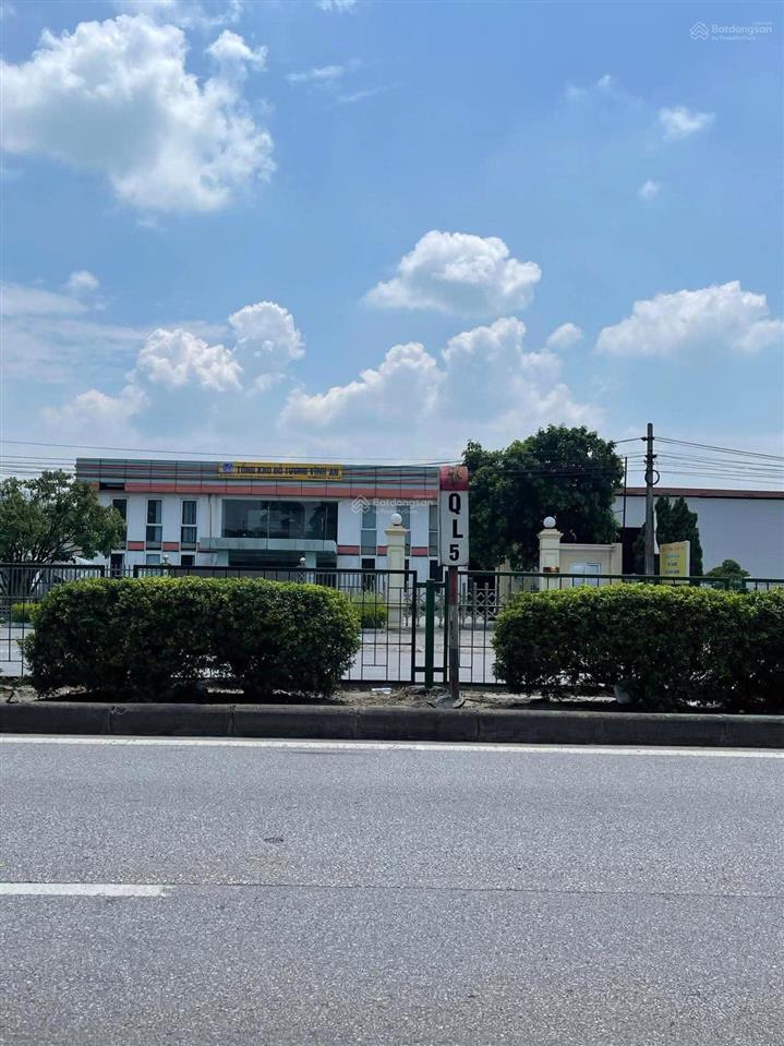 Bán 4000m2 nhà xưởng mặt đường 5 giá tốt (gần kẻ sặt)