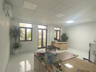 Cho thuê lk hdi mạc thái tông. nhà mới thông sàn, thang máy. dt 100m2 x 4 nổi 1 hầm. giá 50tr tl