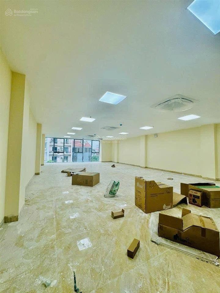 Bán toà văn phòng phố đức diễn, hà nội. dt 144m x 6 nổi 1 hầm, mt 8m. thông sàn, thang máy, pccc.