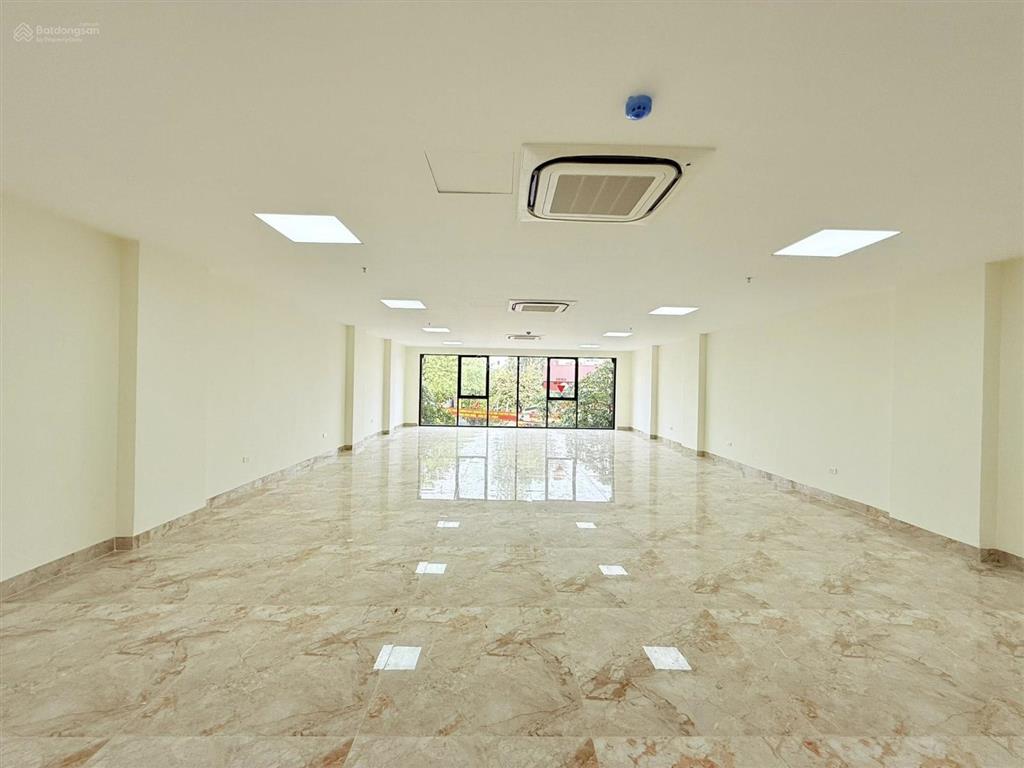 Bán toà văn phòng phố đức diễn, hà nội. dt 144m x 6 nổi 1 hầm, mt 8m. thông sàn, thang máy, pccc.