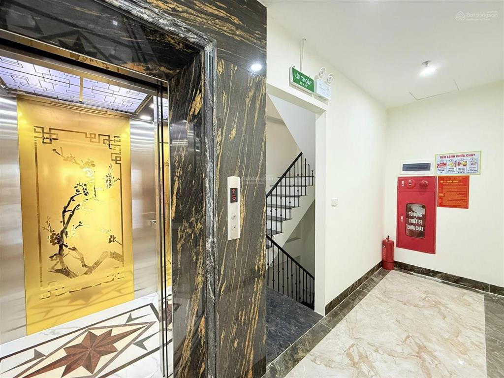 Bán toà văn phòng phố đức diễn, hà nội. dt 144m x 6 nổi 1 hầm, mt 8m. thông sàn, thang máy, pccc.