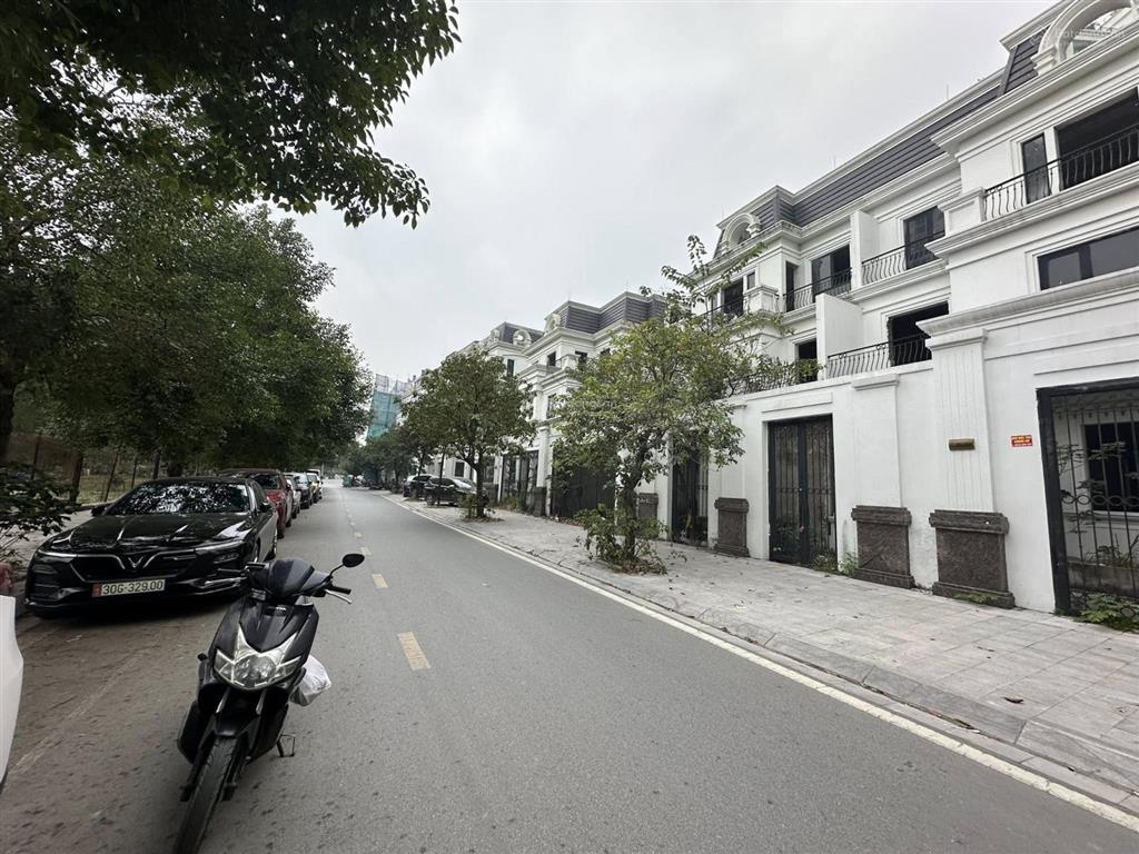 Siêu phẩm biệt thự song lập roman plaza tố hữu. view thoáng 200m x 4t, mt 12m. giá chào 50 tỷ tl.