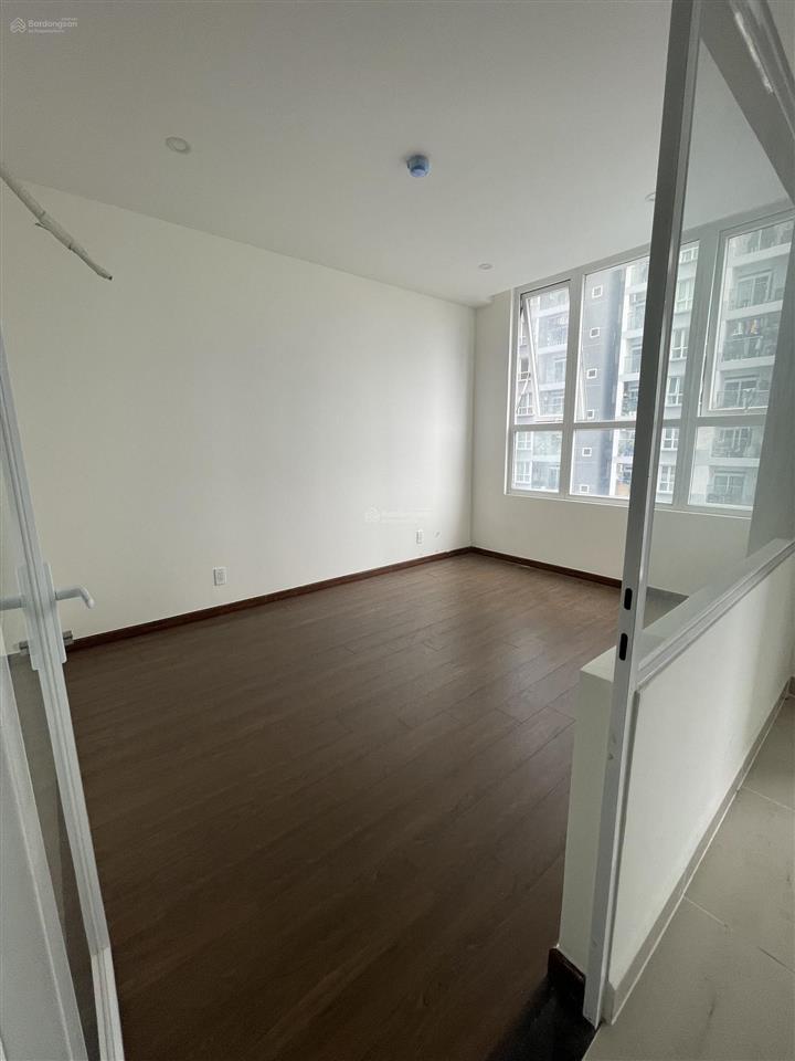 Bán căn hộ 2pn 1wc 54m2 tầng thấp view đẹp giá 2,590 tỷ bao gồm các chi phí.  0907 174 ***