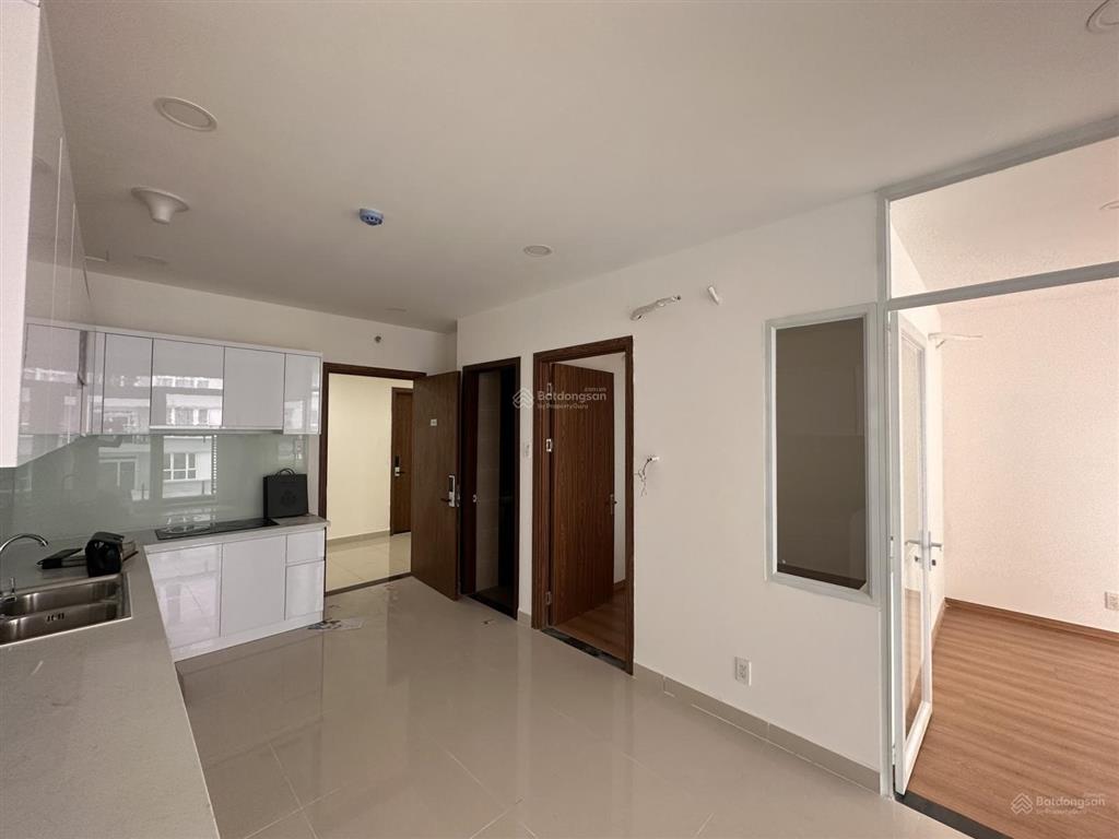 Bán căn hộ 2pn 1wc 54m2 tầng thấp view đẹp giá 2,590 tỷ bao gồm các chi phí.  0907 174 ***