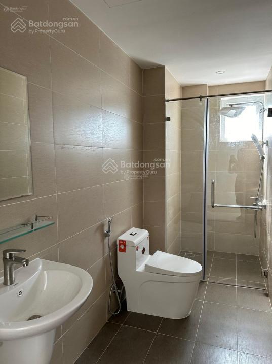 Bán căn hộ 2pn 1wc 54m2 tầng thấp view đẹp giá 2,590 tỷ bao gồm các chi phí.  0907 174 ***